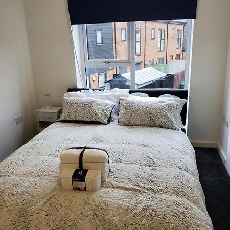 Beautiful & Elegant 2 Bed Room House Manchester Bagian luar foto