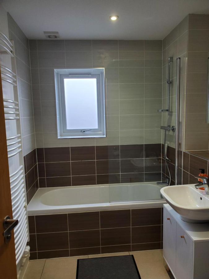 Beautiful & Elegant 2 Bed Room House Manchester Bagian luar foto