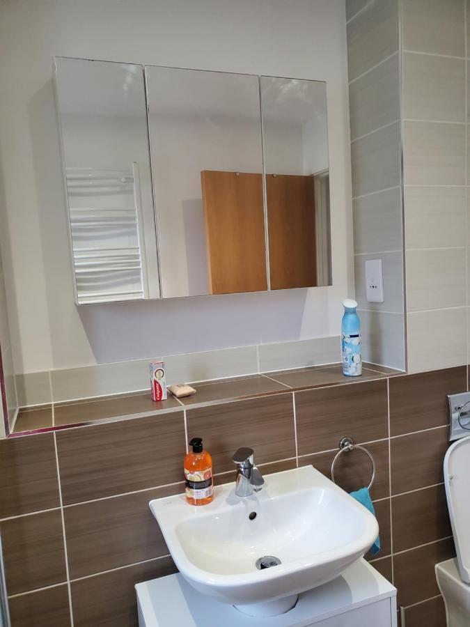 Beautiful & Elegant 2 Bed Room House Manchester Bagian luar foto