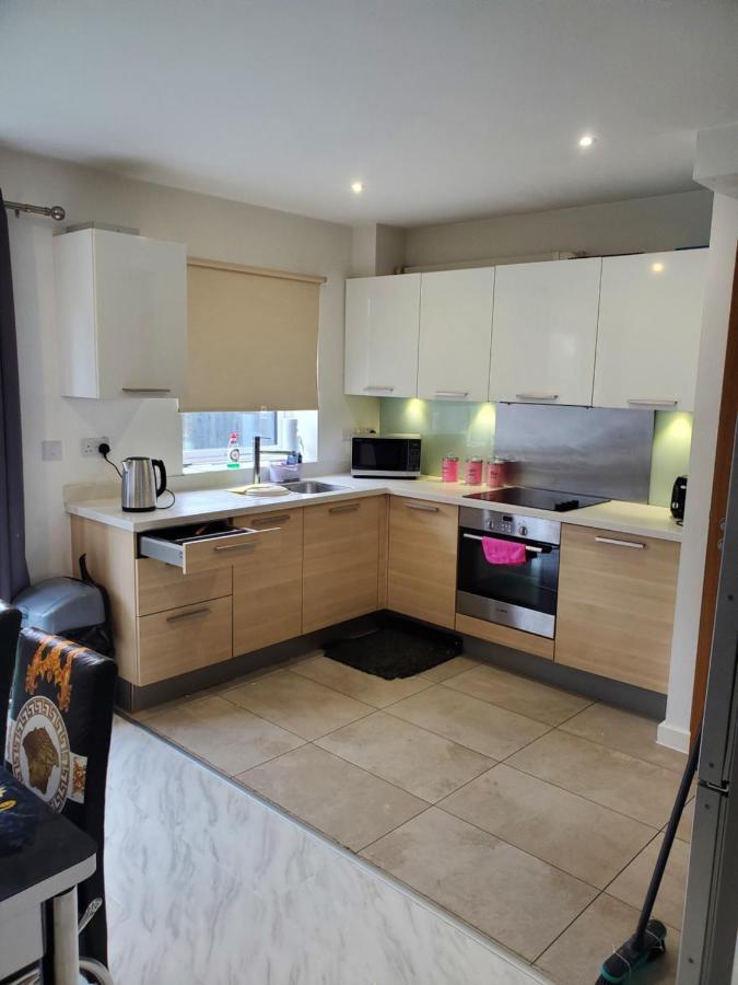 Beautiful & Elegant 2 Bed Room House Manchester Bagian luar foto