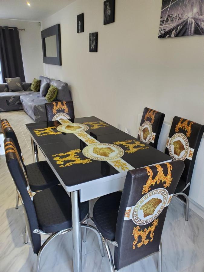 Beautiful & Elegant 2 Bed Room House Manchester Bagian luar foto