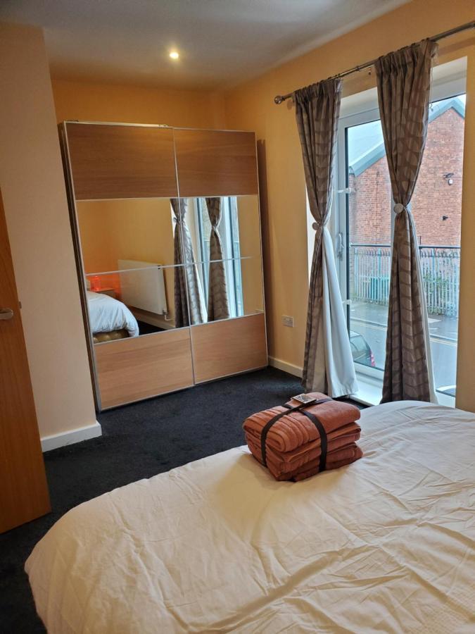 Beautiful & Elegant 2 Bed Room House Manchester Bagian luar foto