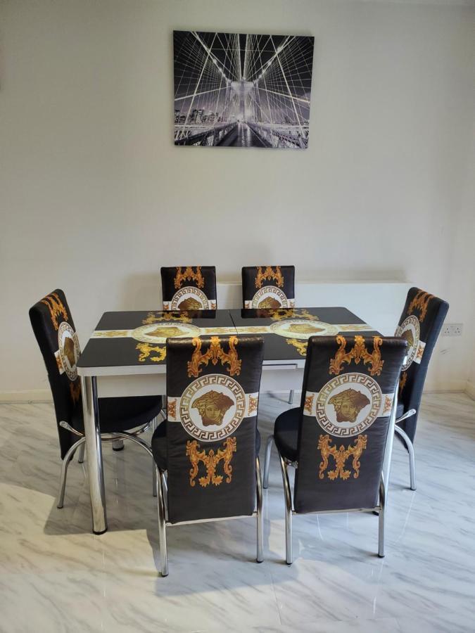 Beautiful & Elegant 2 Bed Room House Manchester Bagian luar foto